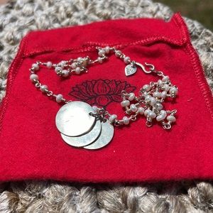 Me & Ro Vintage Silver/Pearl necklace, like new!